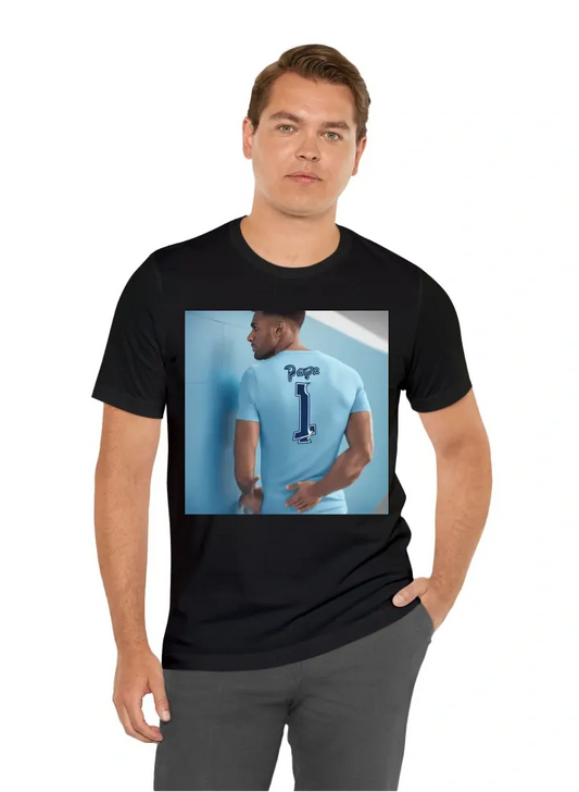 A light blue shirt with v neck for men, with on the back the number 1 big and above the letter written PAPA (comparable with a football shirt, and on the front ont left breast a number smaller number 1 as well 1 as well